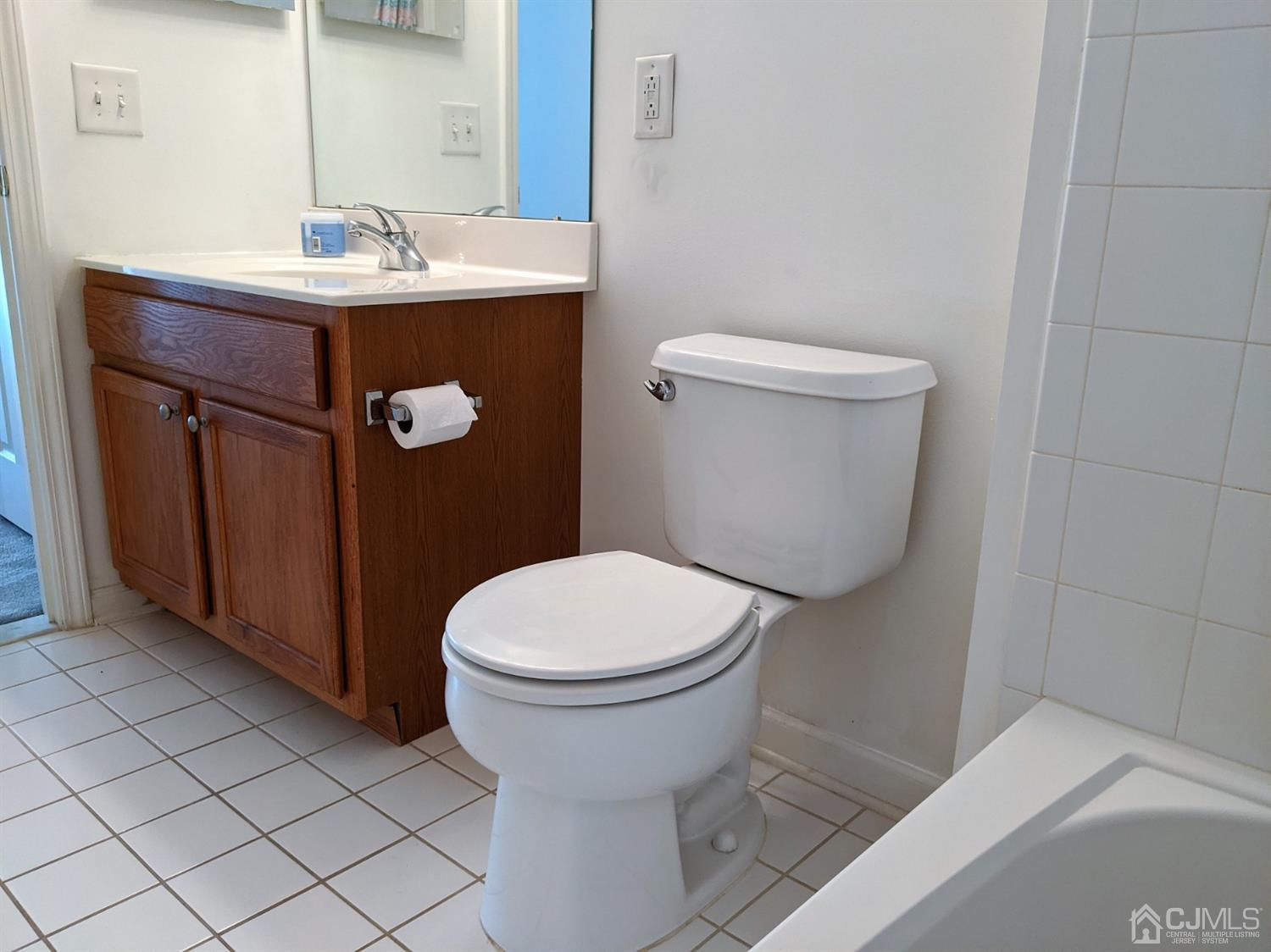 358 Rector Street, Unit 504 Perth Amboy, NJ 08861 - Photo 14 of 18 a bathroom with a sink and a toilet