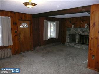 115 Pershing Boulevard Reading, PA 19607 - Photo 5 of 11 Living Room