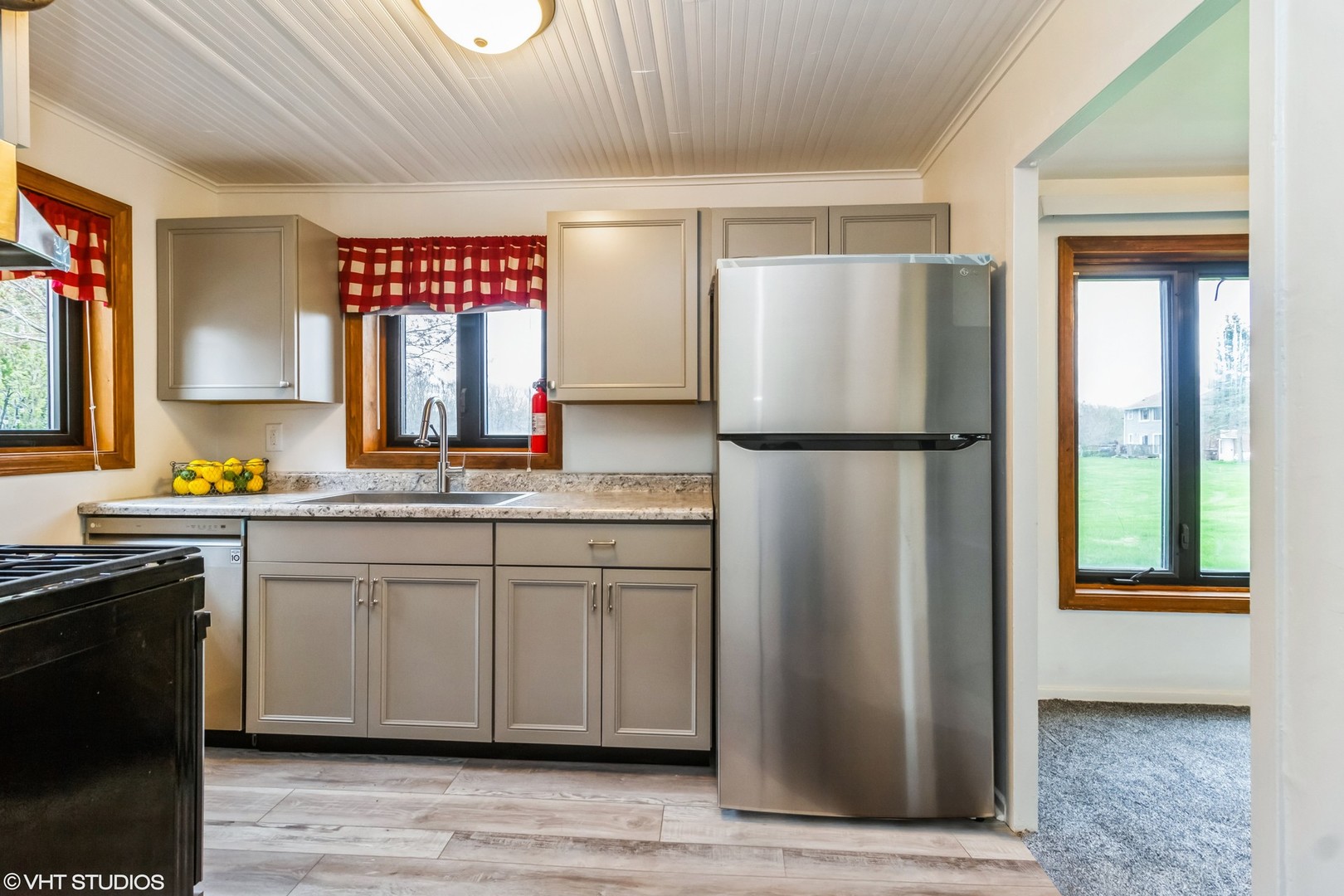 11 Dunlap Road Park Forest, IL 60466 - Photo 3 of 12 a kitchen with stainless steel appliances granite countertop a refrigerator and a sink