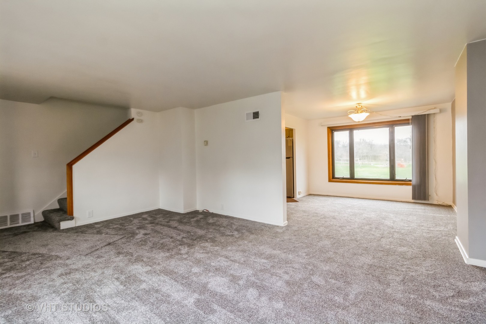 11 Dunlap Road Park Forest, IL 60466 - Photo 5 of 12 an empty room with windows