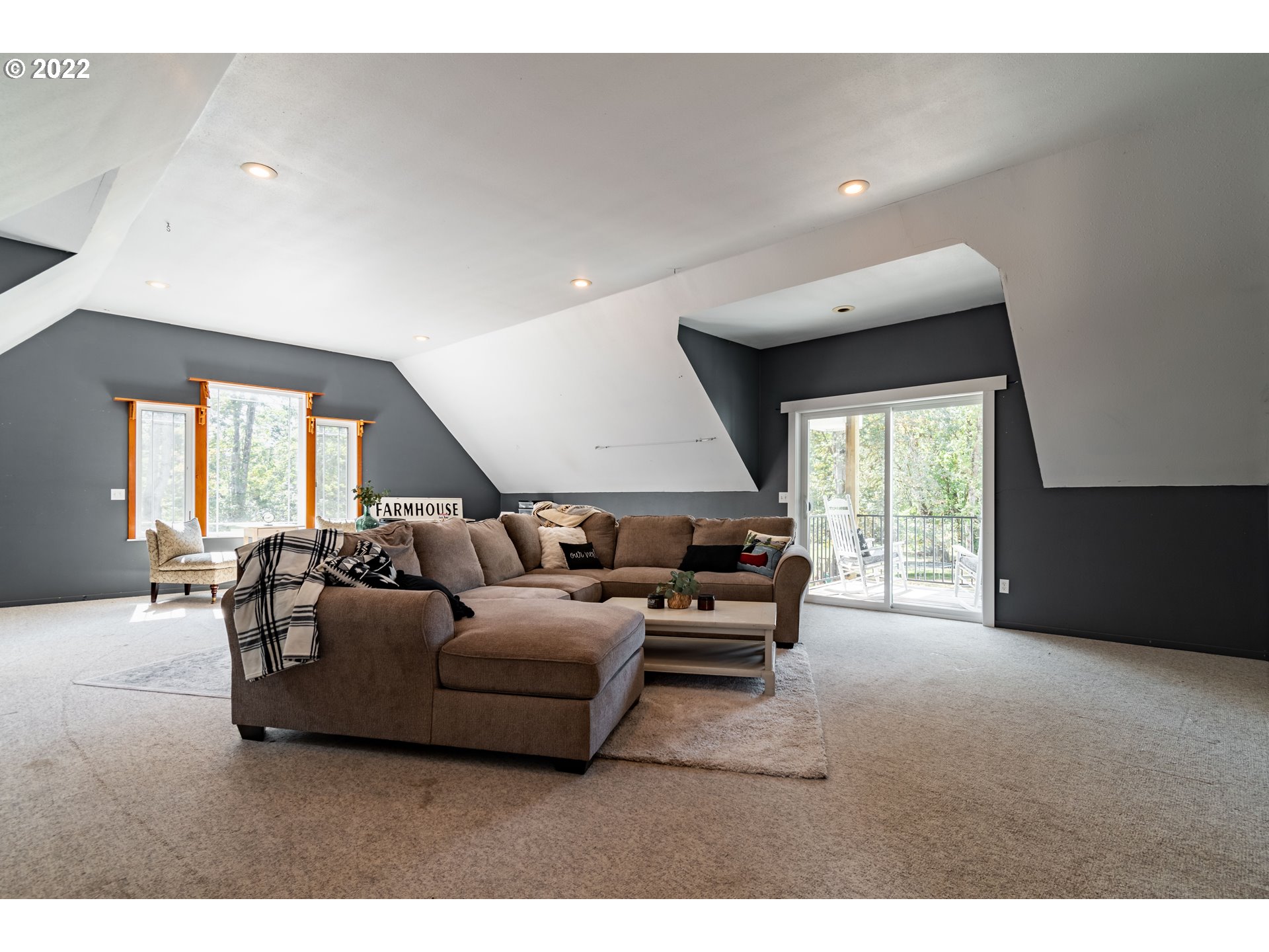 37190 Wheeler Road Pleasant Hill, OR 97455 - Photo 22 of 29 a living room with furniture window and wooden floor