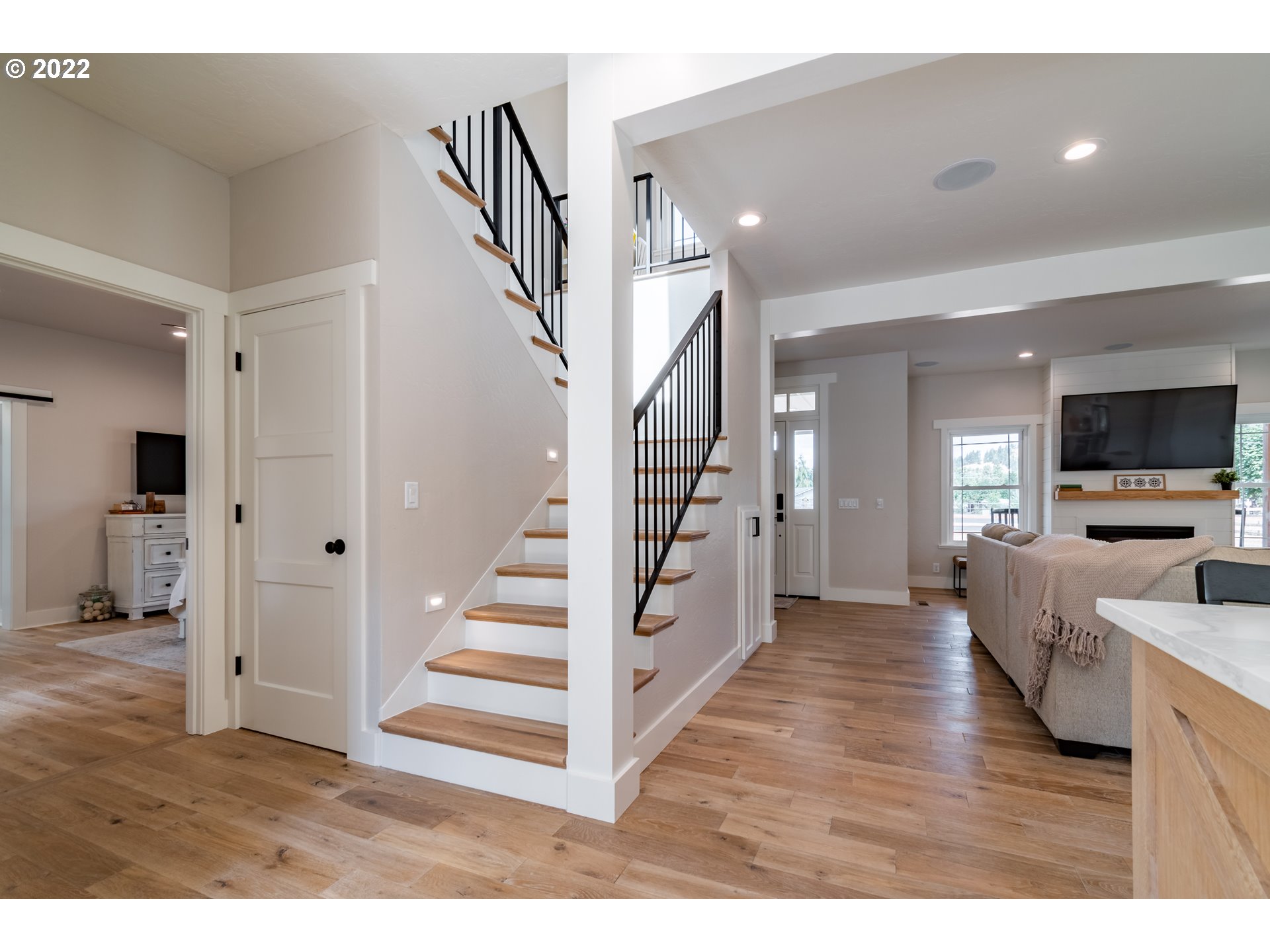 37190 Wheeler Road Pleasant Hill, OR 97455 - Photo 10 of 29 a view of entryway and hall with wooden floor