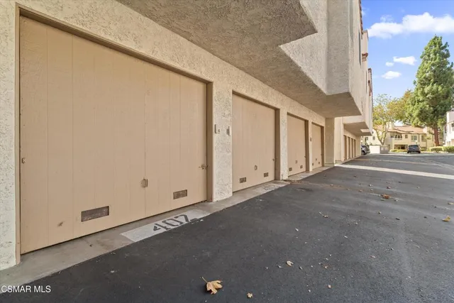 $440,000 | 3306 Darby Street, Unit 402, Simi Valley, CA 93063
