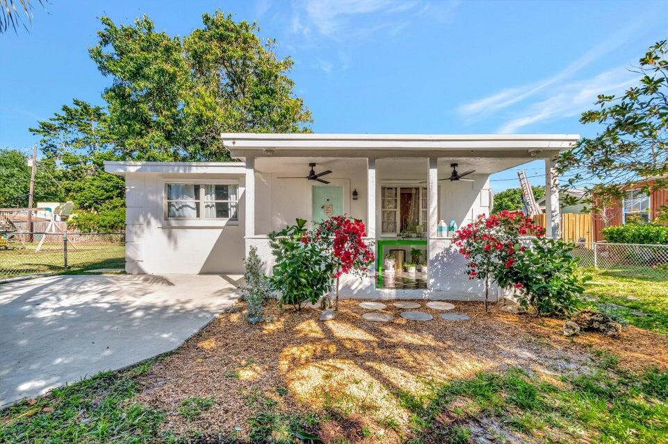 237 Southwest 3rd Avenue Delray Beach, FL 33444 - Photo 1 of 37 20250313210619646944000000-o