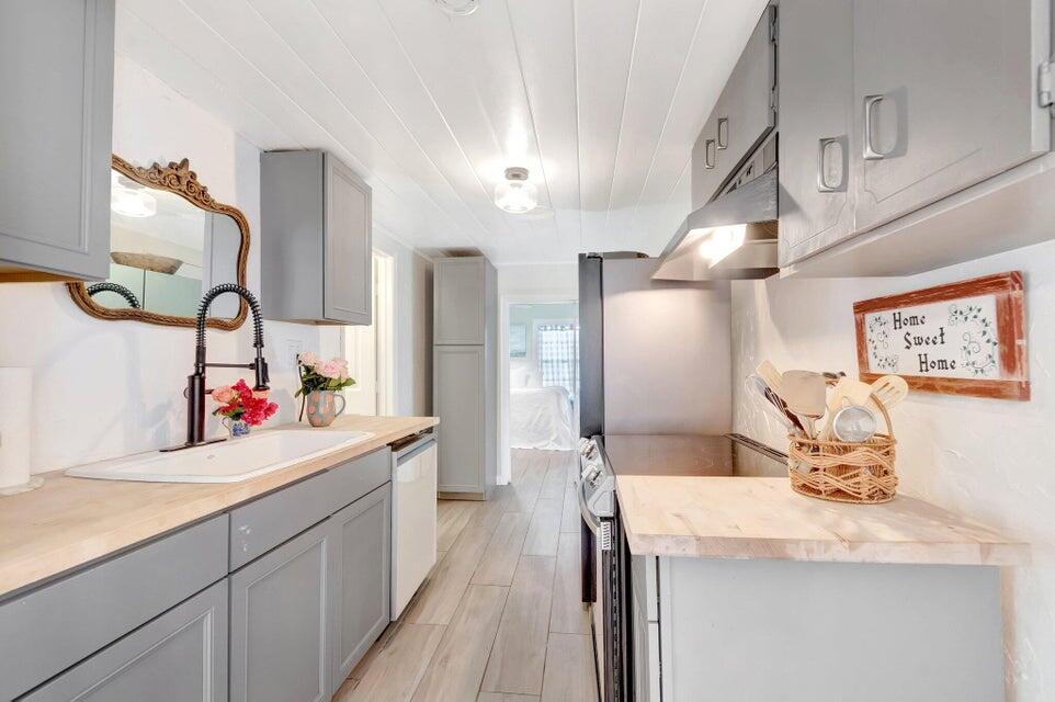 237 Southwest 3rd Avenue Delray Beach, FL 33444 - Photo 16 of 37 20250313210554758684000000-o