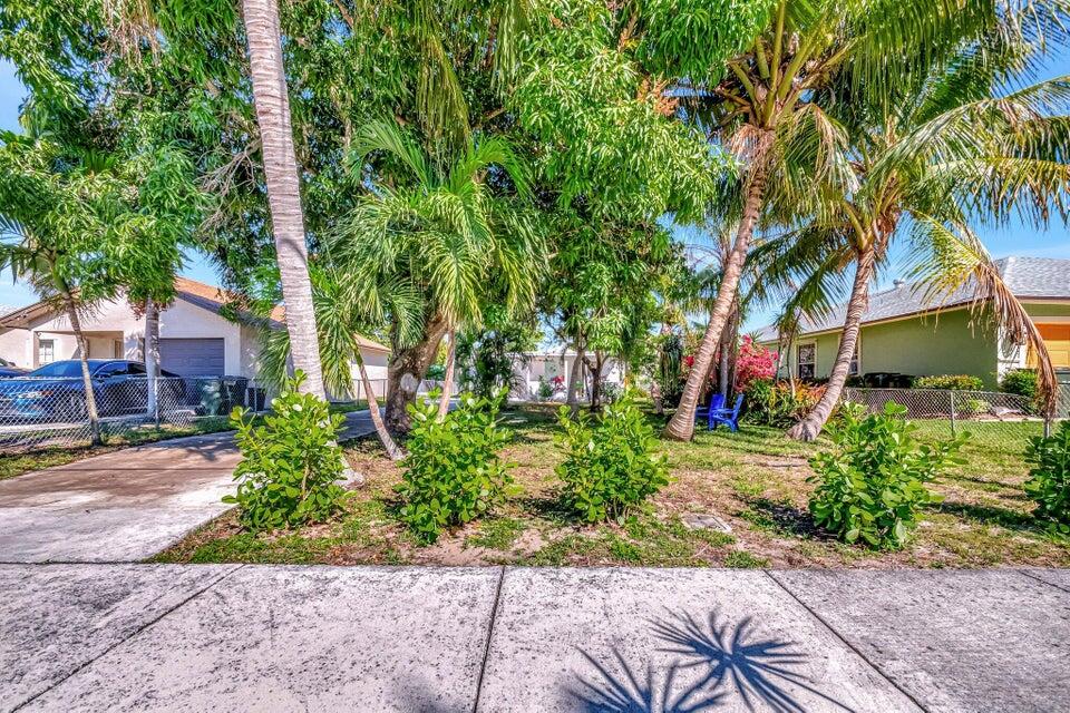 237 Southwest 3rd Avenue Delray Beach, FL 33444 - Photo 8 of 37 20250313210540027640000000-o