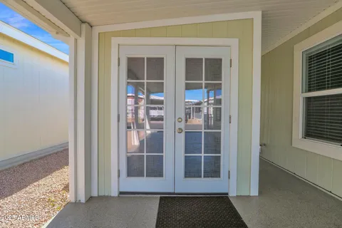 a view of empty room with windows