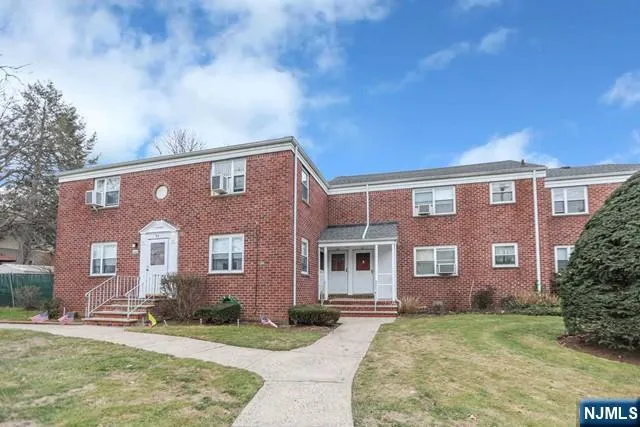 $2,750 | 346 Esplanade, Unit 60, Maywood, NJ 07601