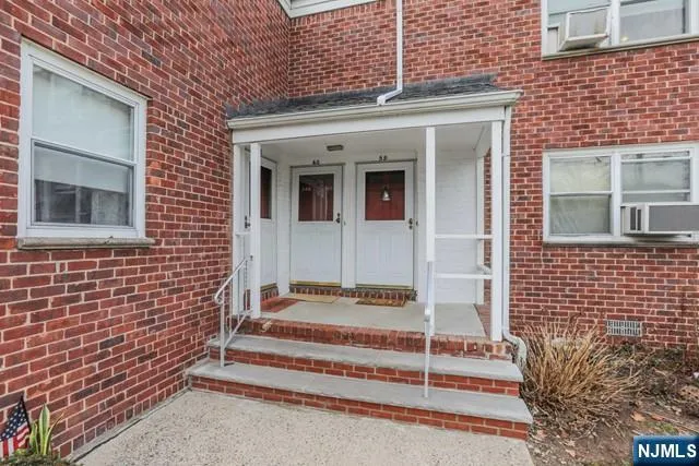 $2,750 | 346 Esplanade, Unit 60, Maywood, NJ 07601