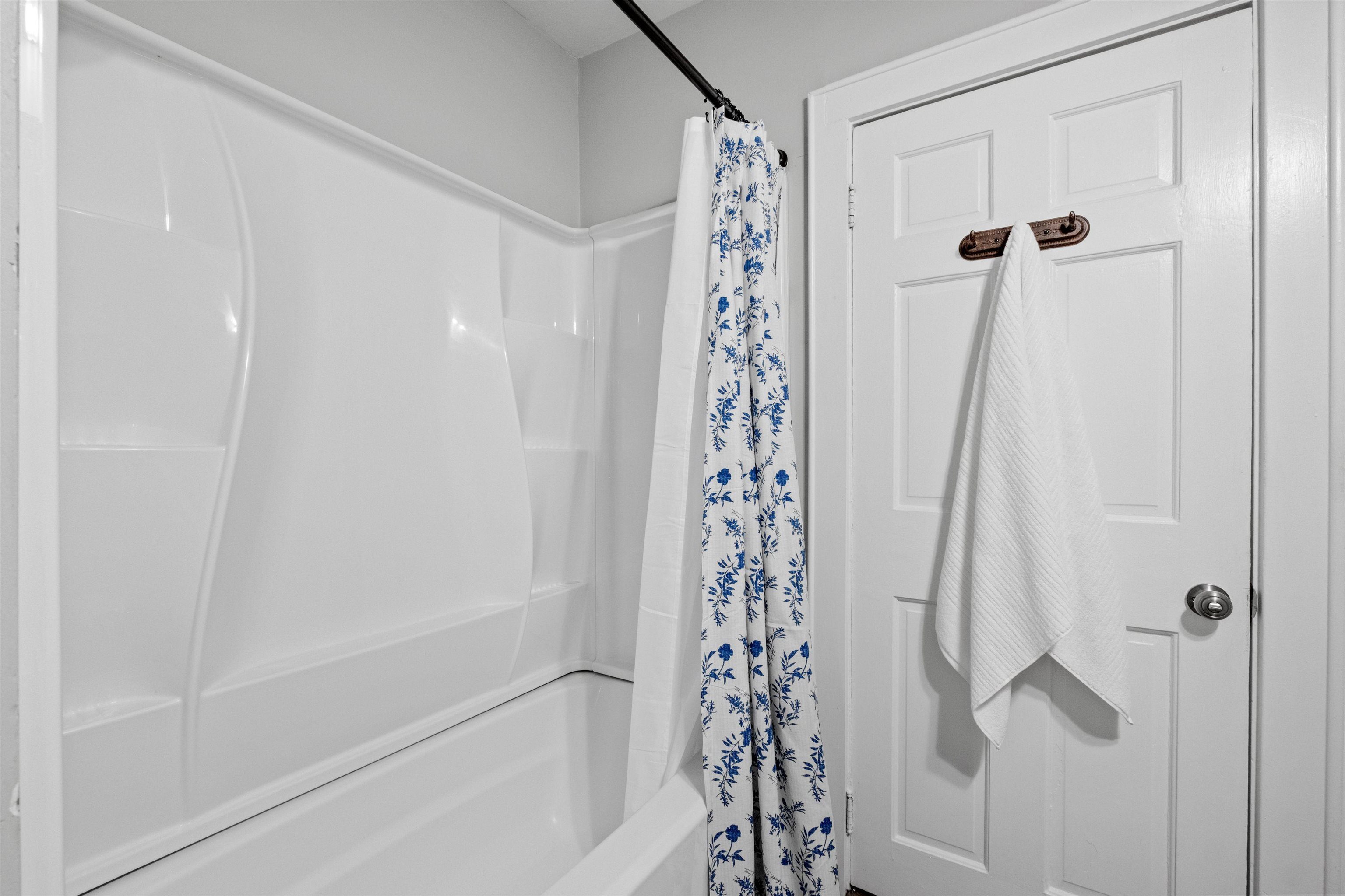 989 Union Street Manchester, NH 03104 - Photo 16 of 49