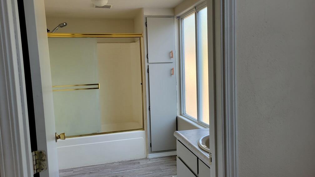 2550 Lampman Road Gold Hill, OR 97525 - Photo 10 of 27 Primary Bathroom