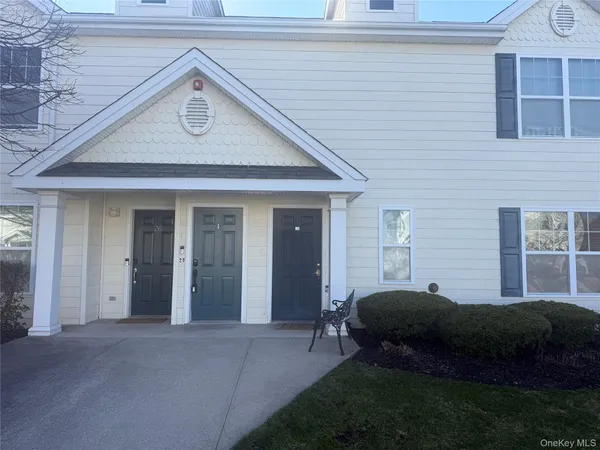 $650,000 | 28 Lorien Place, Unit 4, Melville, NY 11747