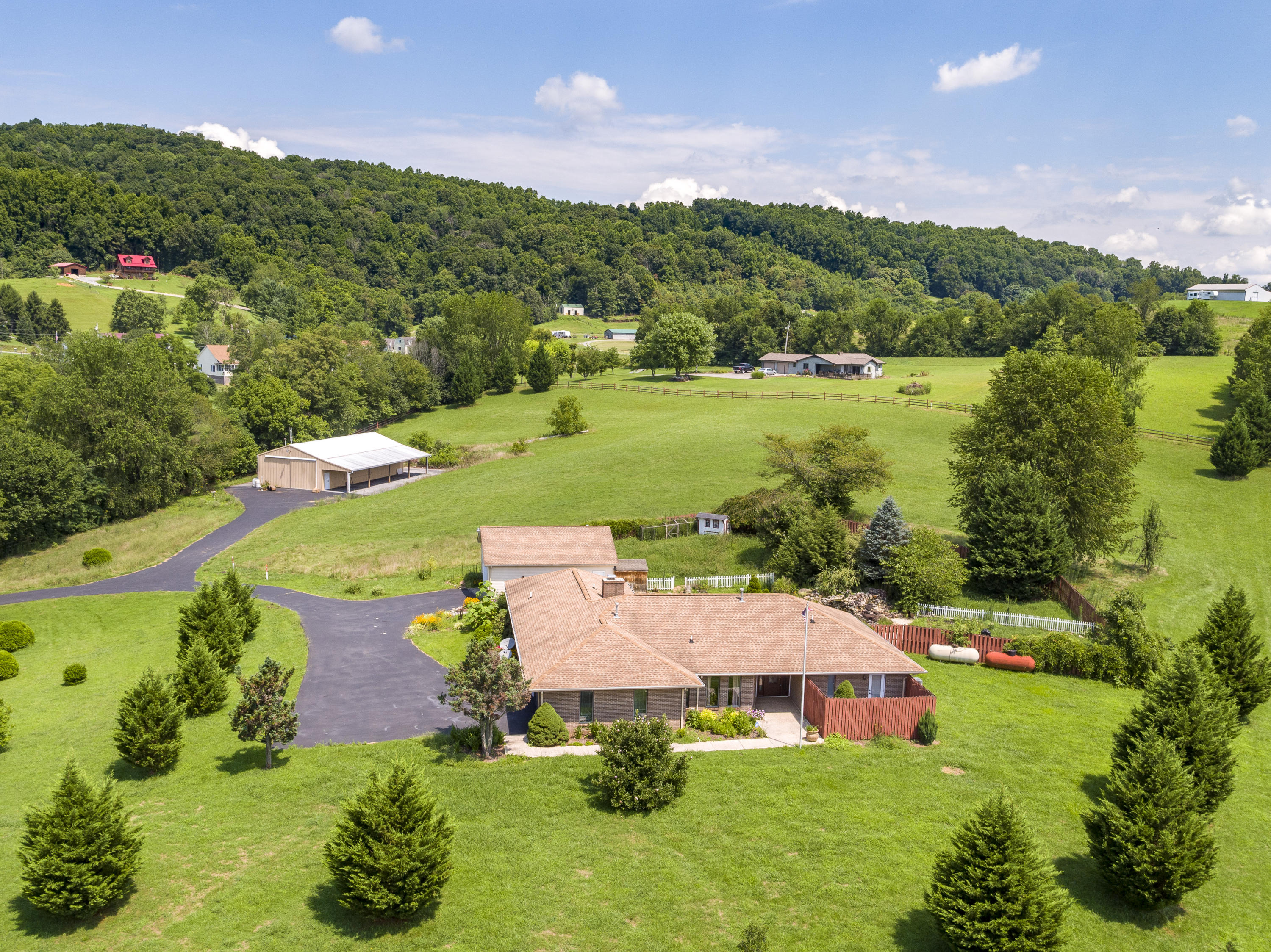 228 Cross Community Road Bristol, TN 37620 - Photo 1 of 66 CrossCA--6