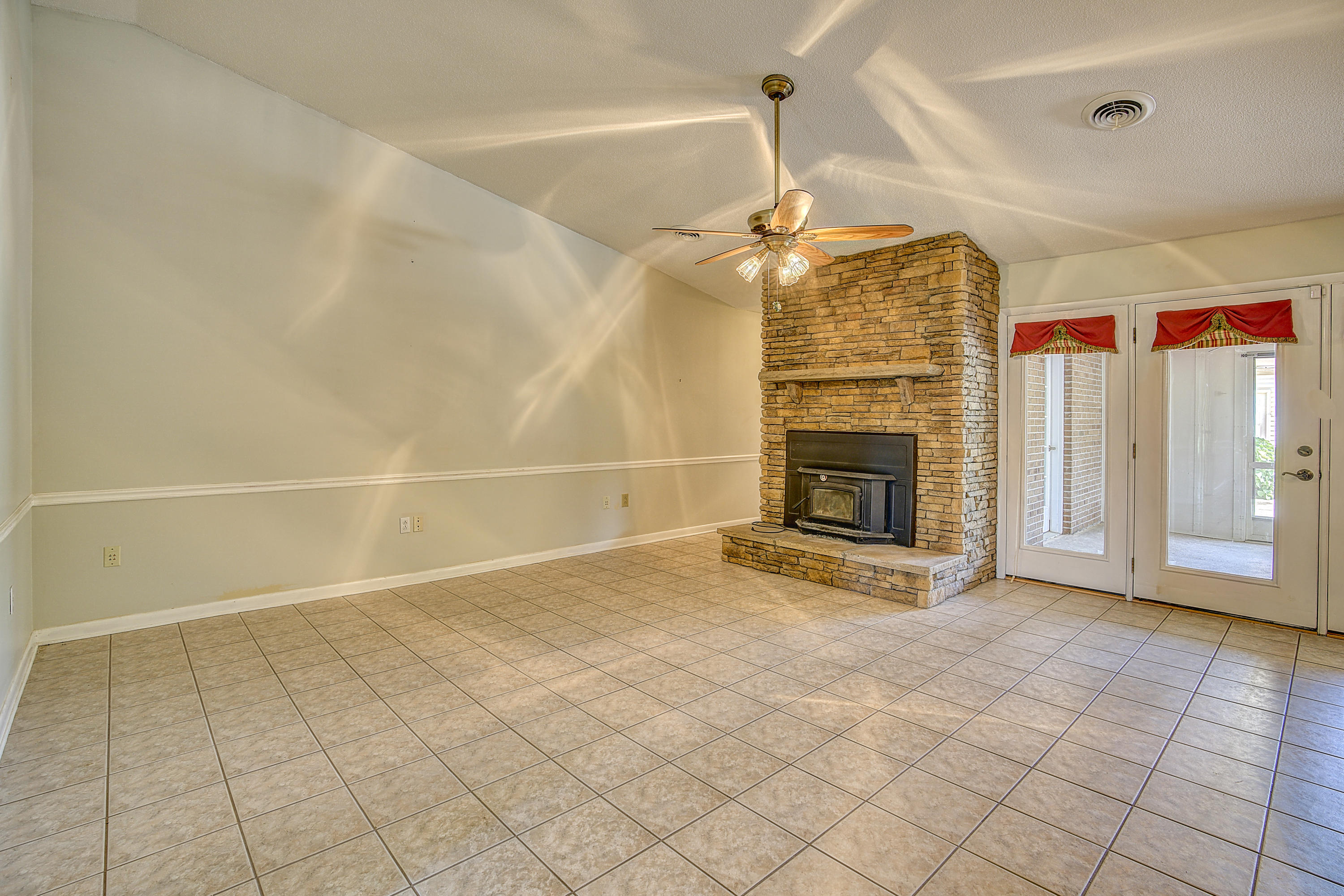228 Cross Community Road Bristol, TN 37620 - Photo 23 of 66 CrossC--22