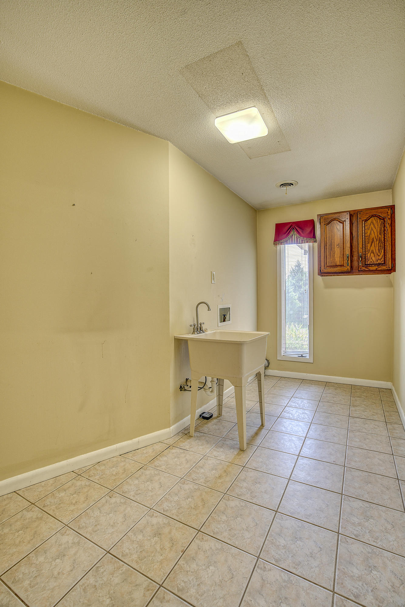 228 Cross Community Road Bristol, TN 37620 - Photo 24 of 66 CrossC--23