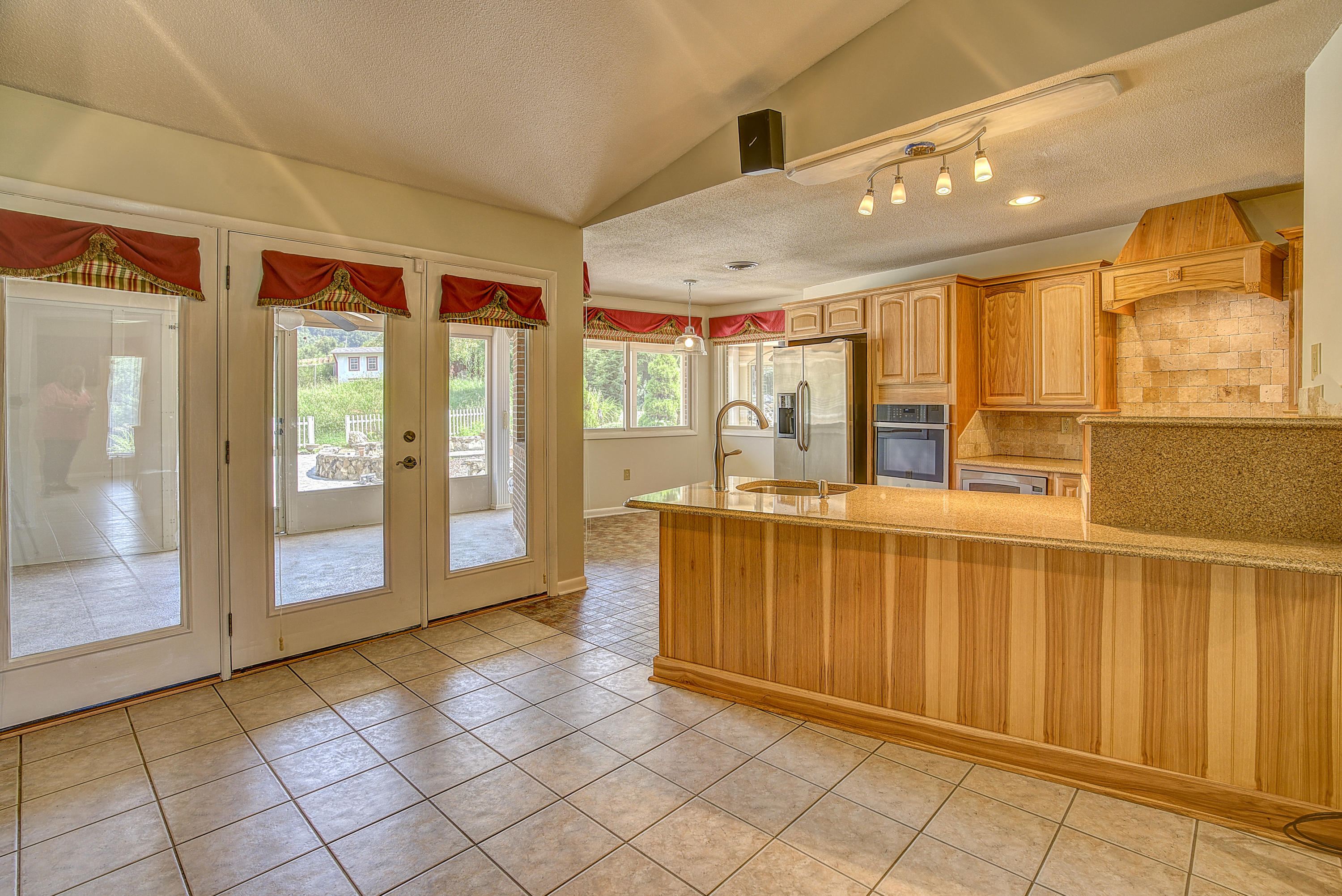 228 Cross Community Road Bristol, TN 37620 - Photo 25 of 66 CrossC--24