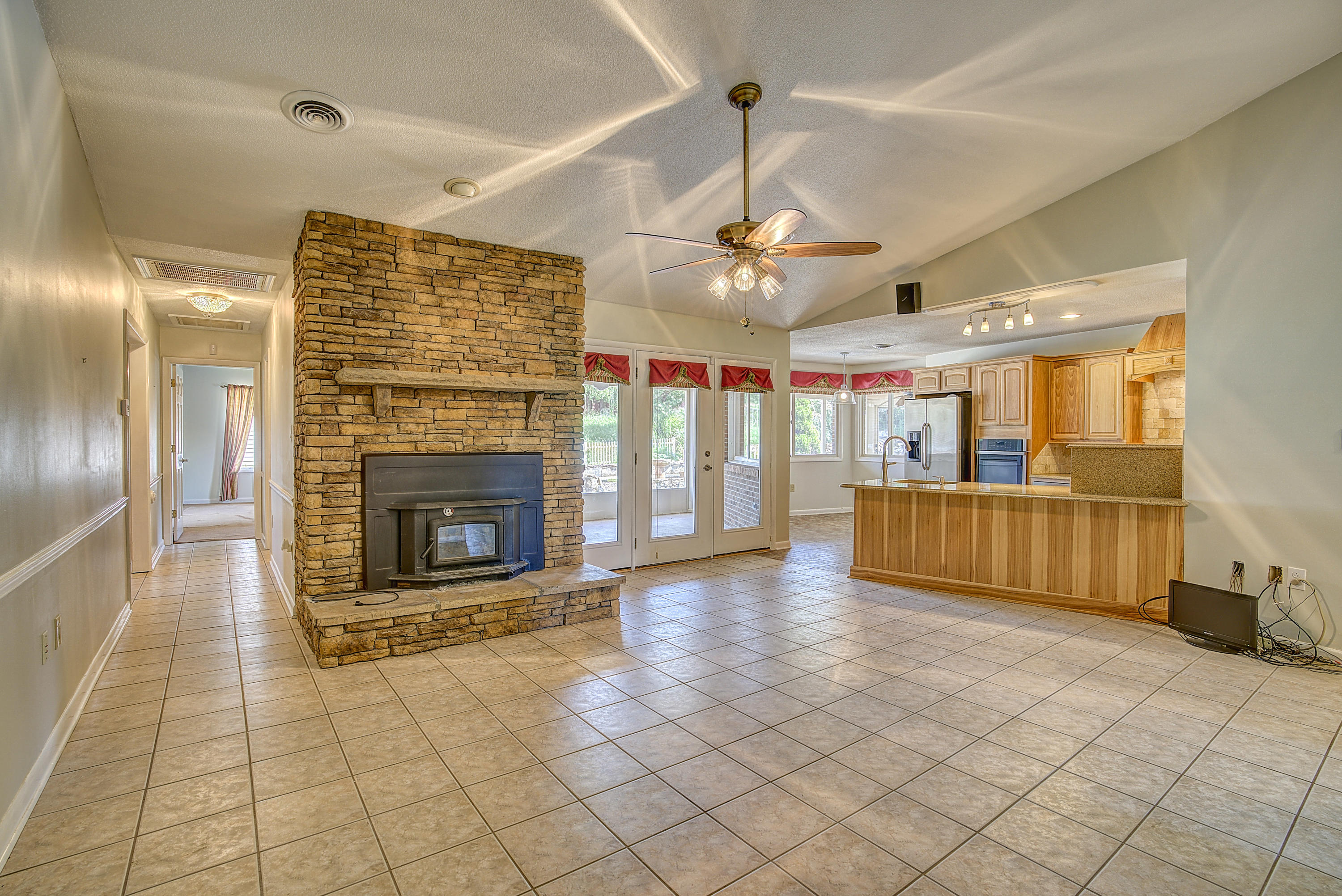 228 Cross Community Road Bristol, TN 37620 - Photo 26 of 66 CrossC--25