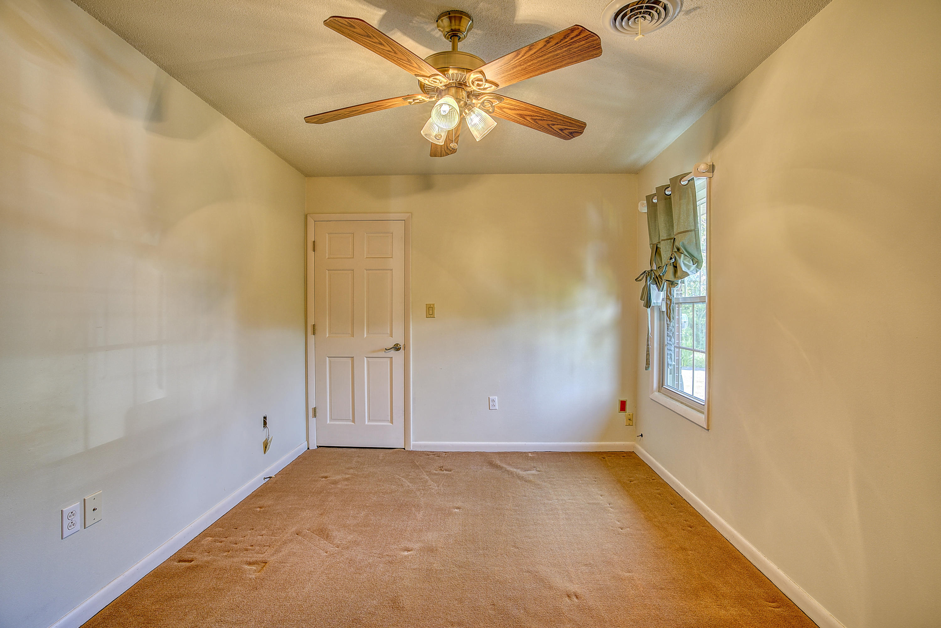 228 Cross Community Road Bristol, TN 37620 - Photo 38 of 66 CrossC--37