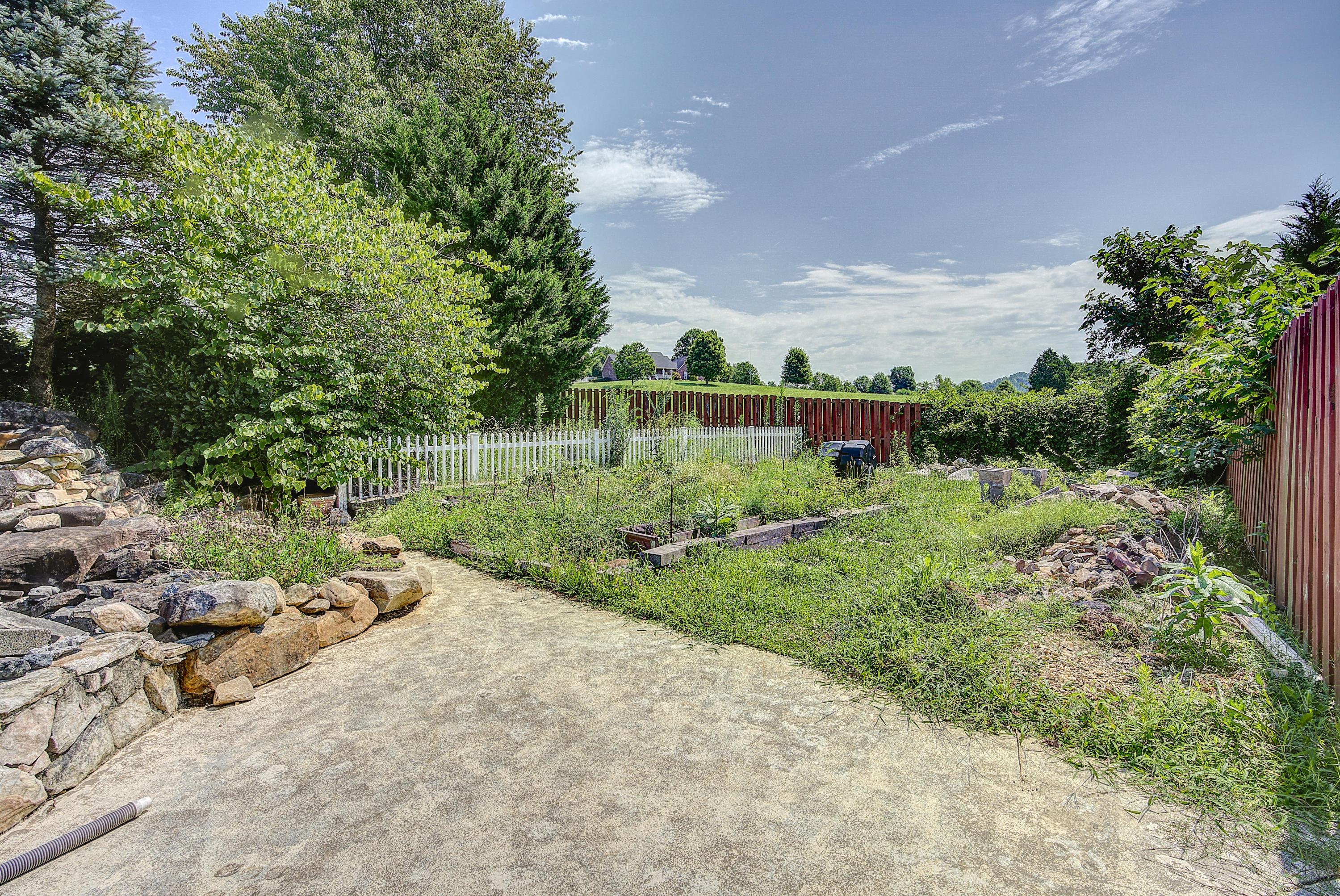 228 Cross Community Road Bristol, TN 37620 - Photo 41 of 66 CrossC--40