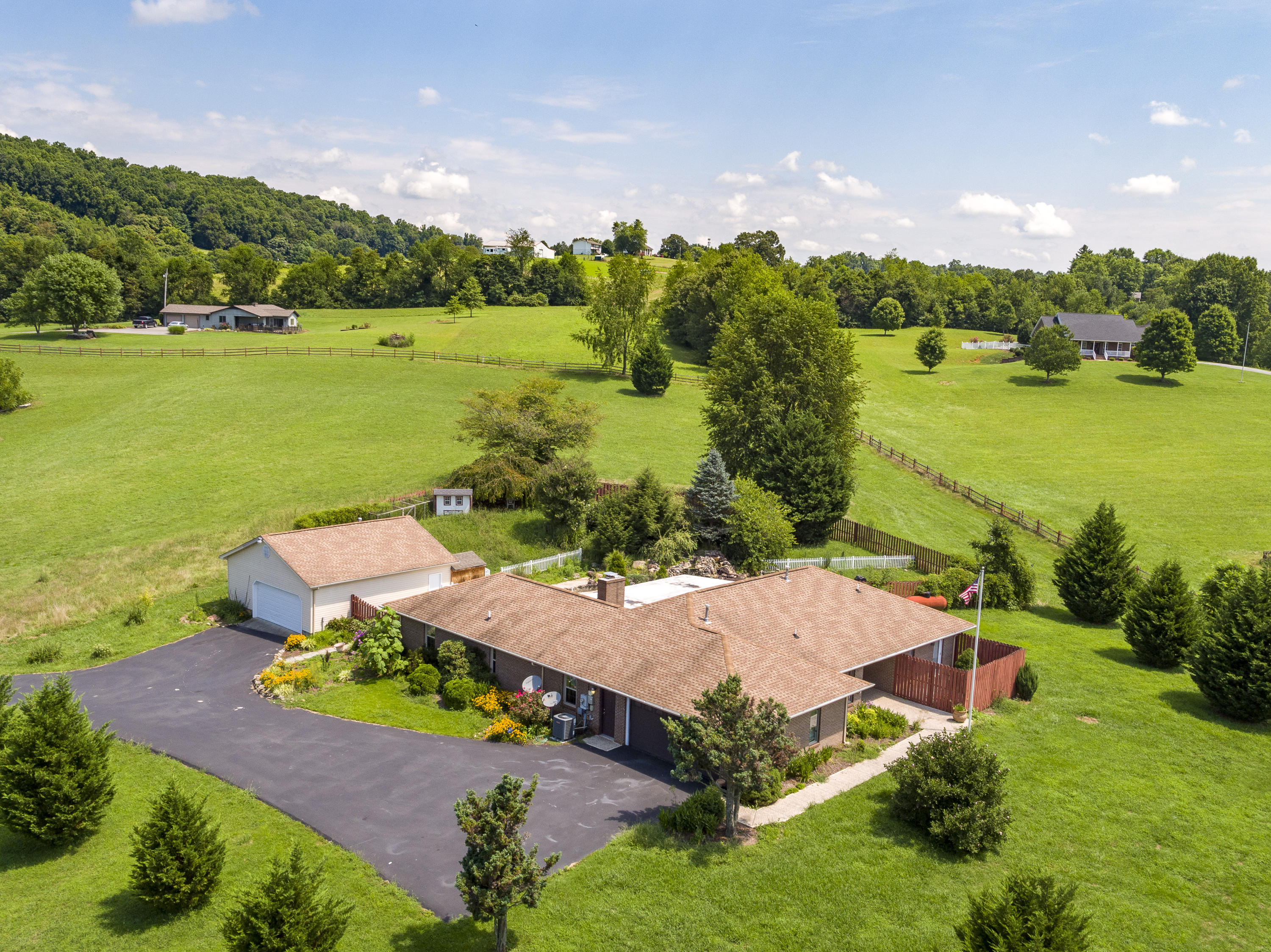 228 Cross Community Road Bristol, TN 37620 - Photo 58 of 66 CrossCA--5