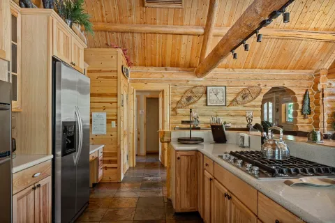 $1,550,000 | 42108 Winterpark Drive, Big Bear Lake, CA 92315