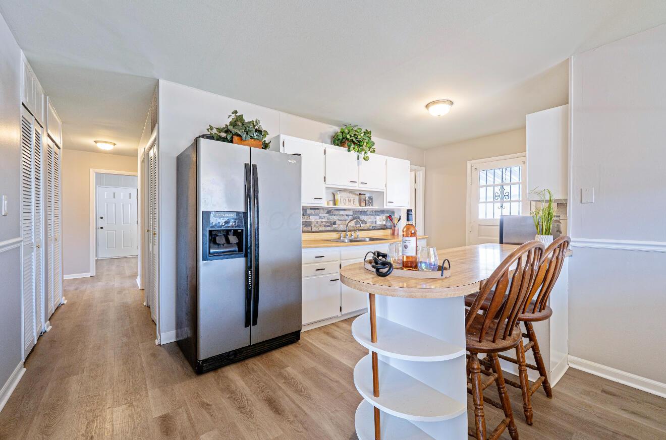 2905 Hillgate Road Columbus, OH 43207 - Photo 9 of 27 Galley Kitchen