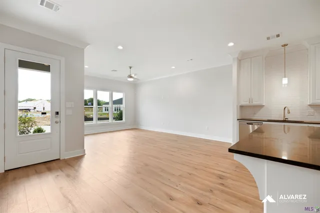 $2,275 | 7619 Silverside Drive, Baton Rouge, LA 70810