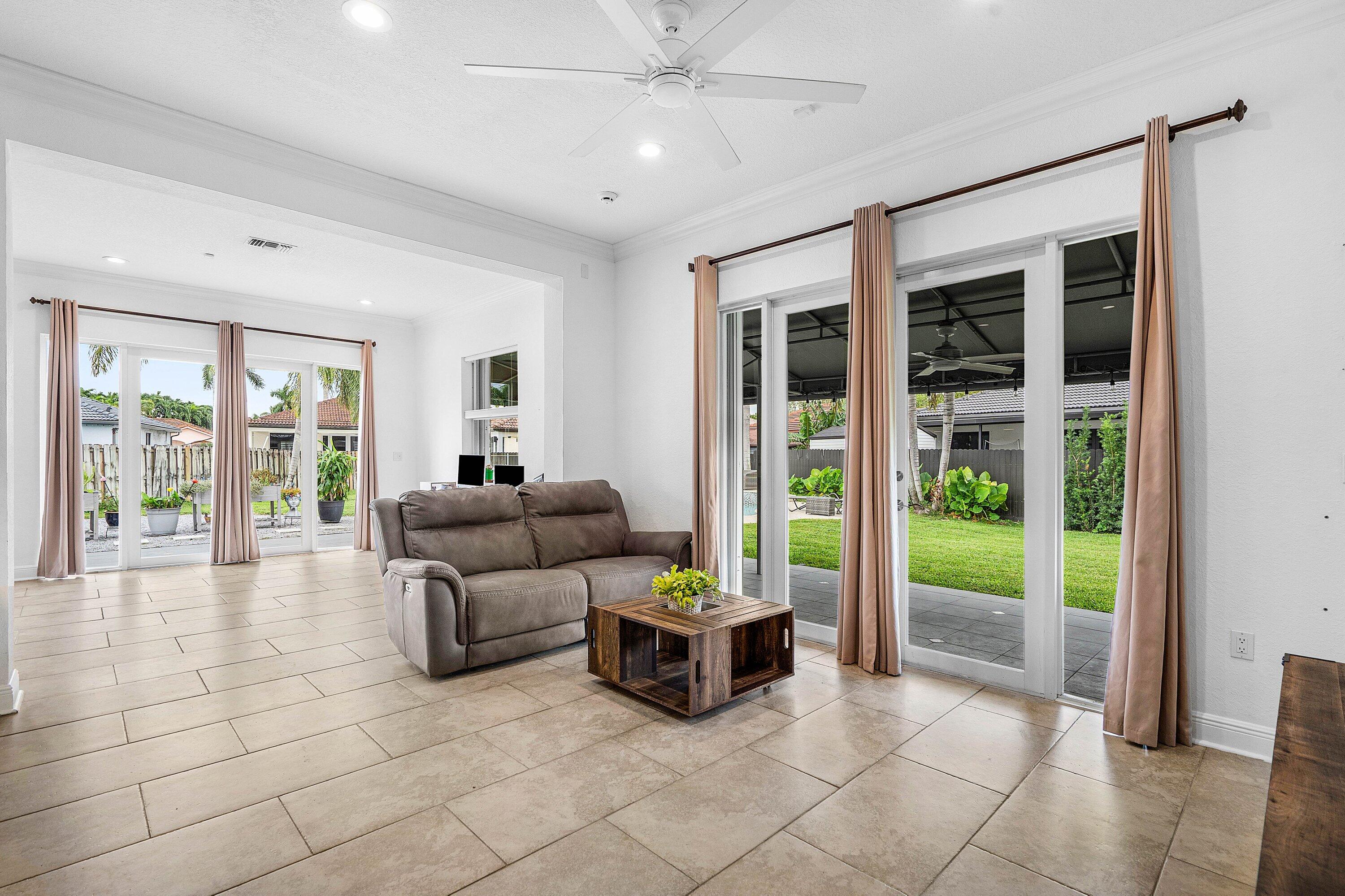 16852 Northwest 88th Path Miami Lakes, FL 33018 - Photo 15 of 34 019-16852Northwest88thPath-MiamiLakes-FL