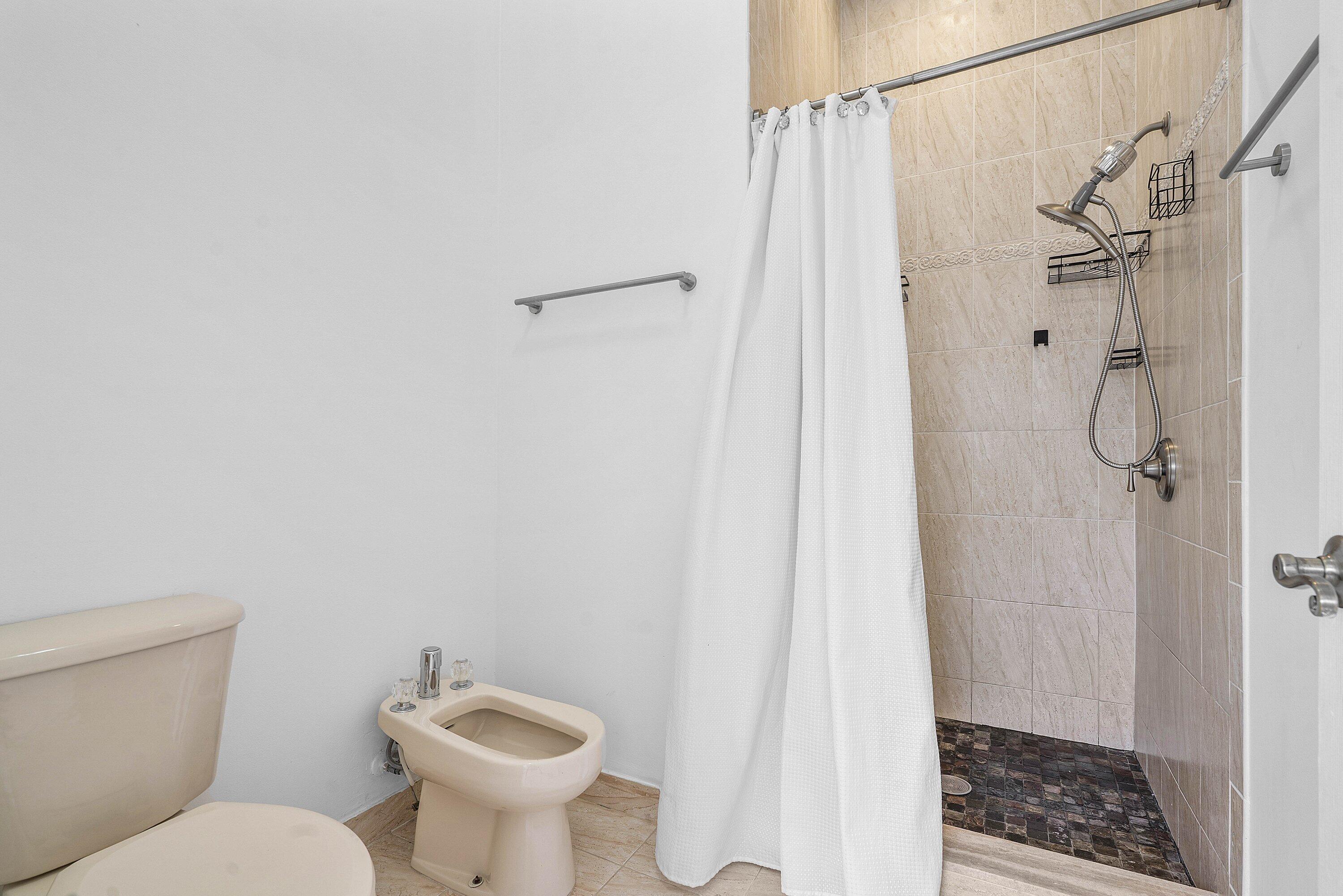 16852 Northwest 88th Path Miami Lakes, FL 33018 - Photo 23 of 34 027-16852Northwest88thPath-MiamiLakes-FL