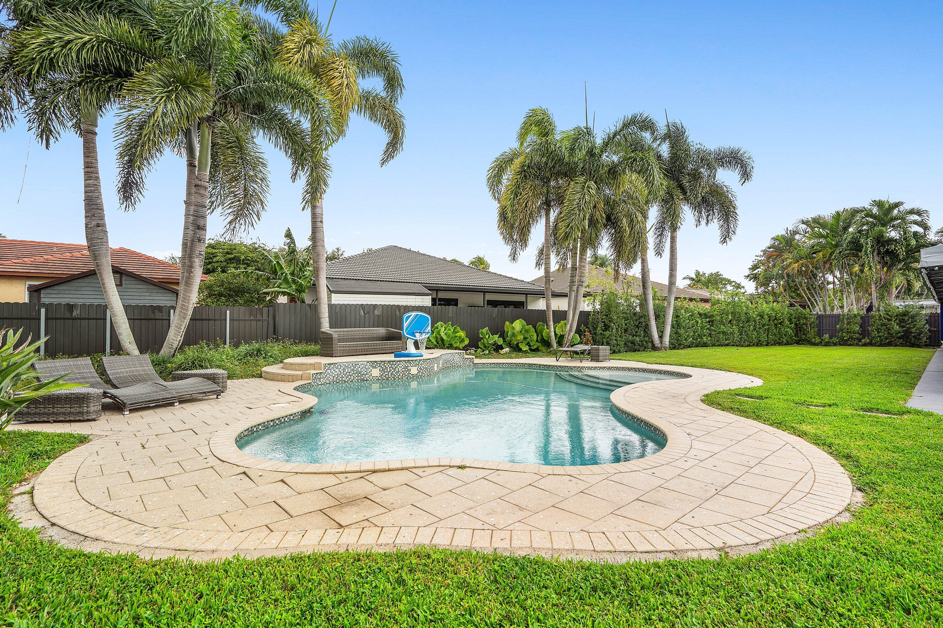 16852 Northwest 88th Path Miami Lakes, FL 33018 - Photo 31 of 34 037-16852Northwest88thPath-MiamiLakes-FL