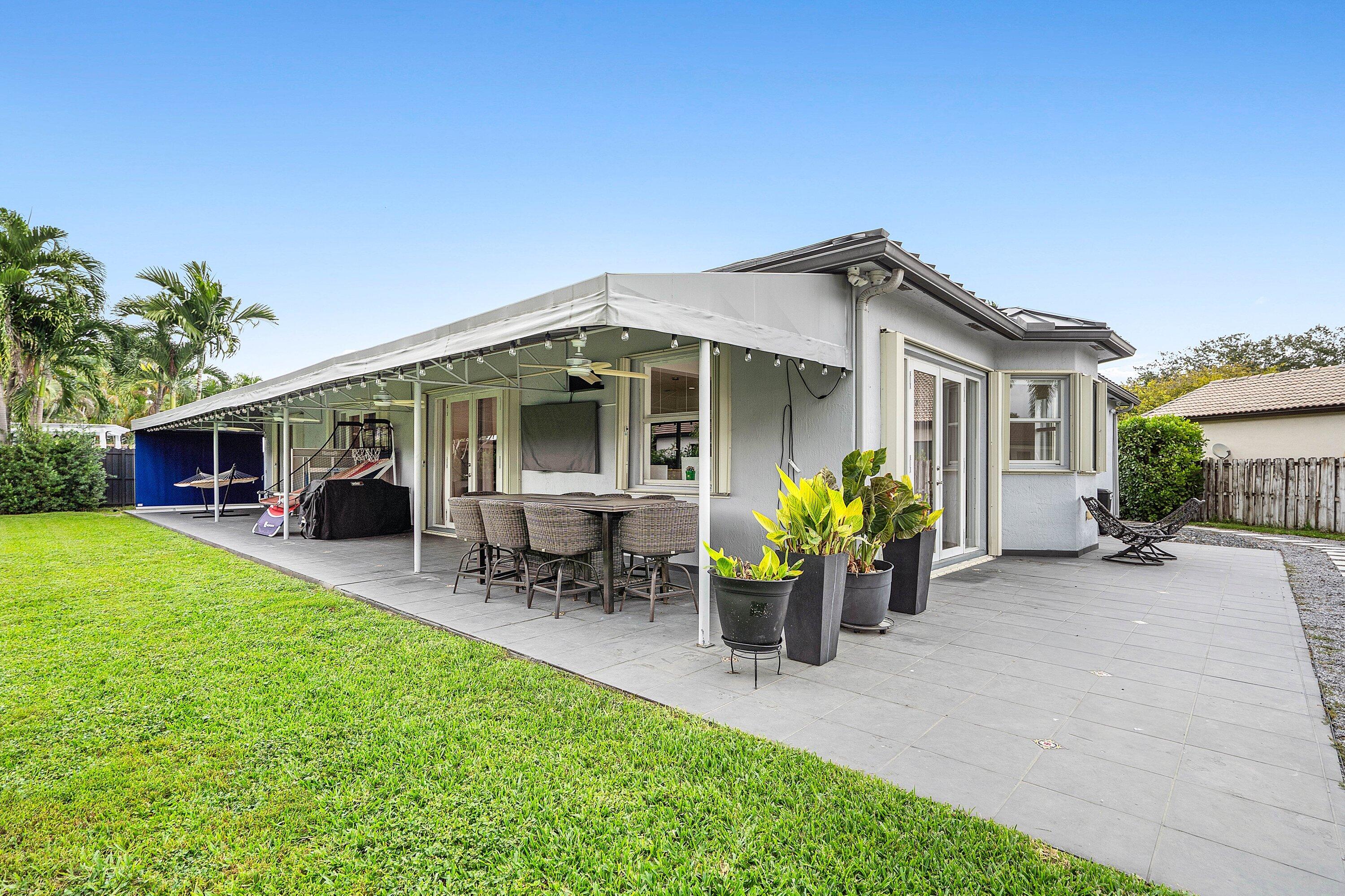 16852 Northwest 88th Path Miami Lakes, FL 33018 - Photo 33 of 34 039-16852Northwest88thPath-MiamiLakes-FL