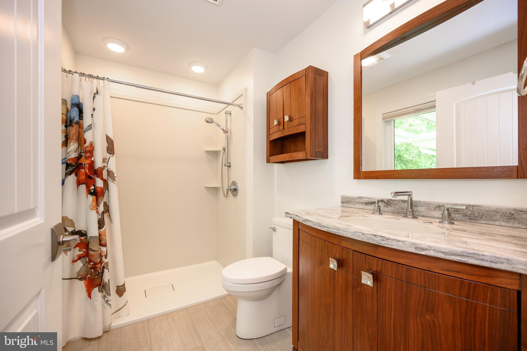 25292 Sandy Point Road Greensboro, MD 21639 - Photo 36 of 65 Main level hall bath