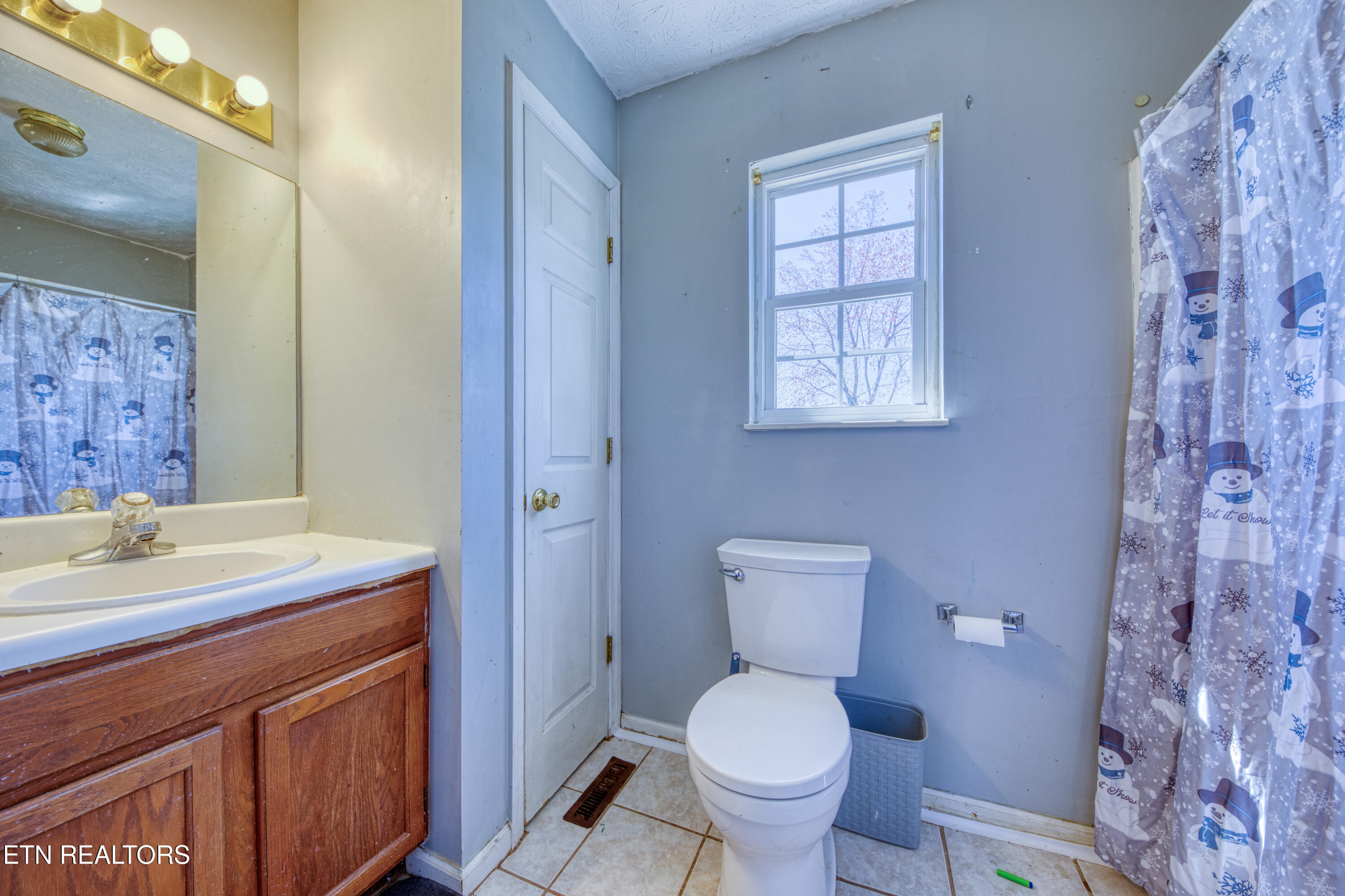 7624 Camden Road Powell, TN 37849 - Photo 12 of 14 12Bath2