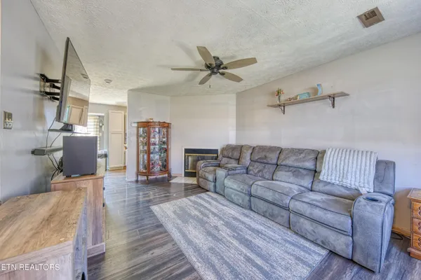 $279,500 | 7624 Camden Road, Powell, TN 37849