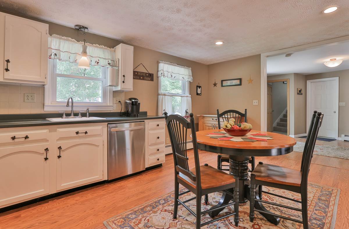16 Nightingale Road Nashua, NH 03062 - Photo 8 of 40