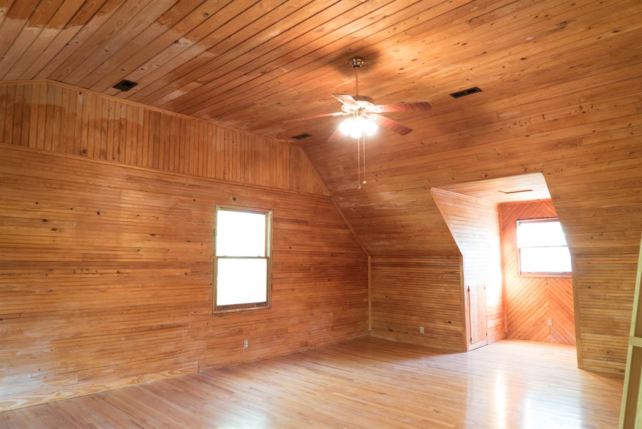 951 Dickson Road Campobello, SC 29322 - Photo 17 of 25
