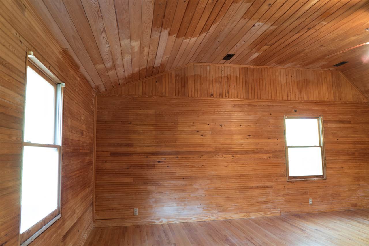951 Dickson Road Campobello, SC 29322 - Photo 18 of 25