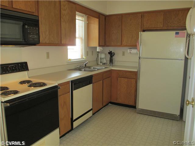 9315 Becton Road Glen Allen, VA 23060 - Photo 3 of 12 Kitchen