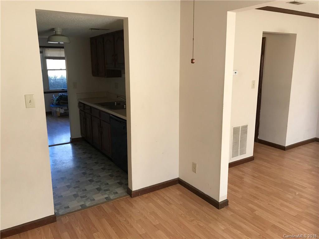 8258 Knights Bridge Road Charlotte, NC 28210 - Photo 6 of 10