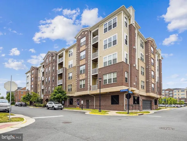 $2,300 | 13723 Neil Armstrong Avenue, Unit 505, Herndon, VA 20171