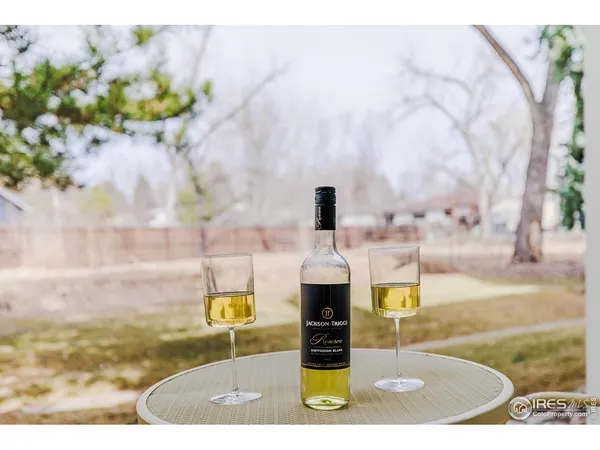 a picture of a bathroom