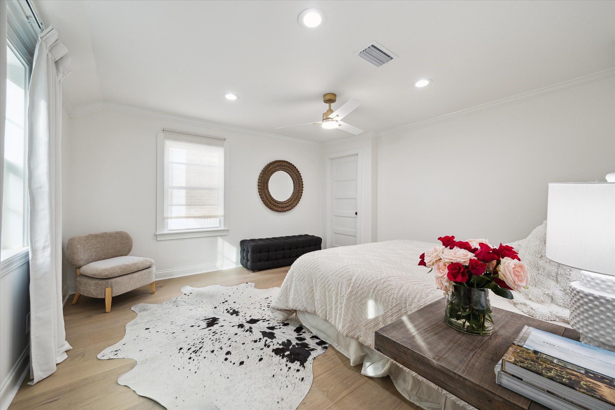4148 Bissonnet Street West University Place, TX 77005 - Photo 18 of 39 a living room with a couch