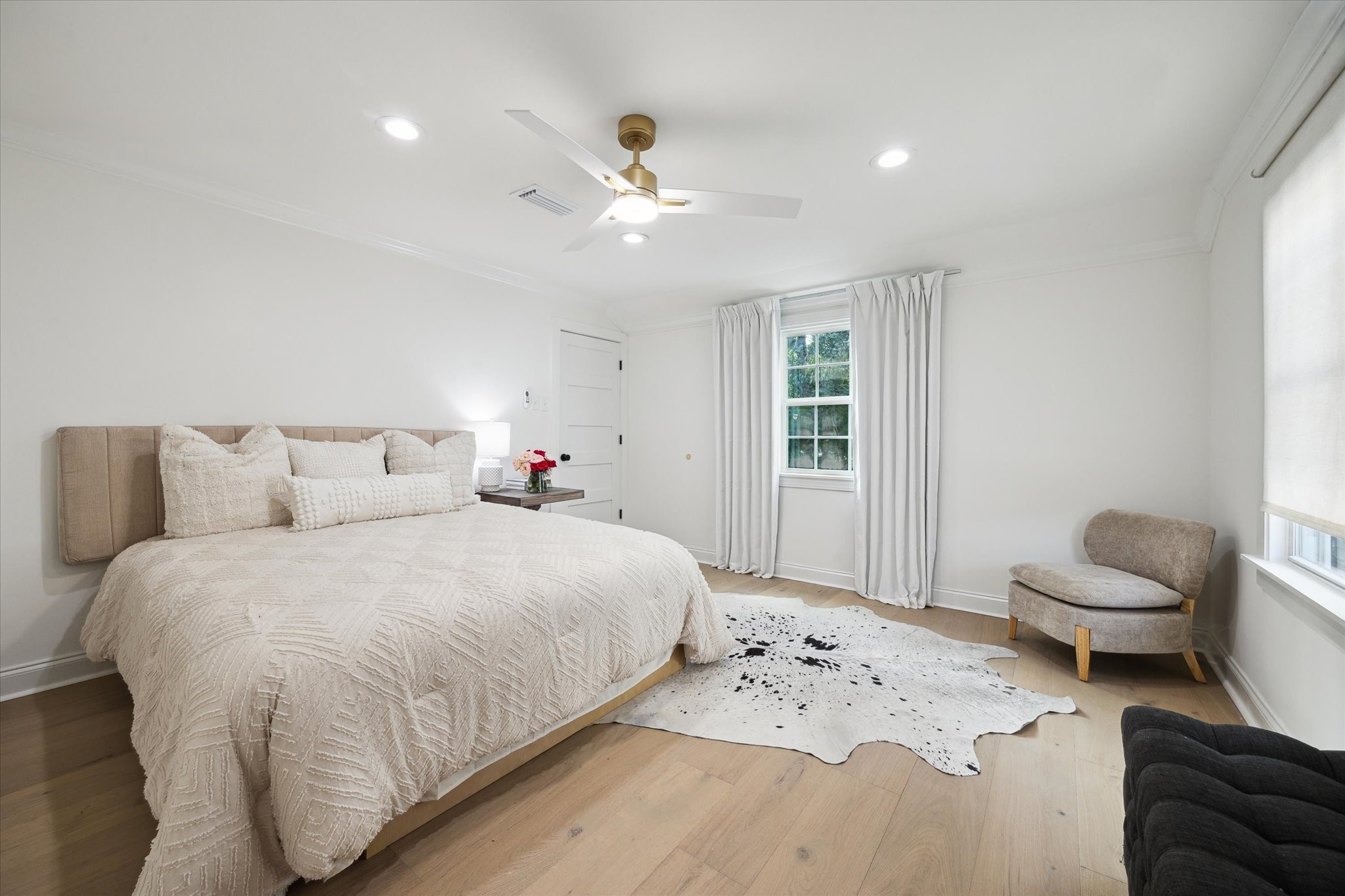 4148 Bissonnet Street West University Place, TX 77005 - Photo 19 of 39 a spacious bedroom with a bed and a couch
