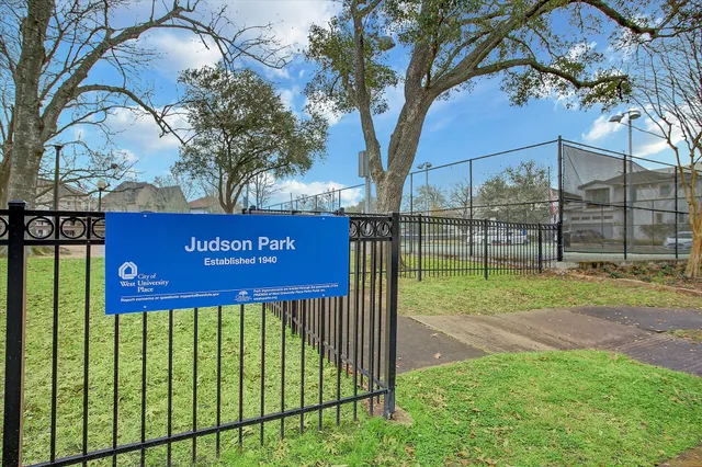 $775,000 | 4148 Bissonnet Street, West University Place, TX 77005