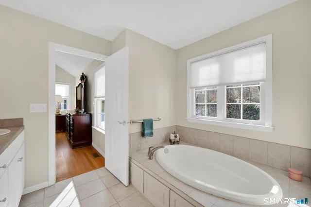 $469,000 | 5 South Hollow, Unit 5, East Hampton, CT 06424