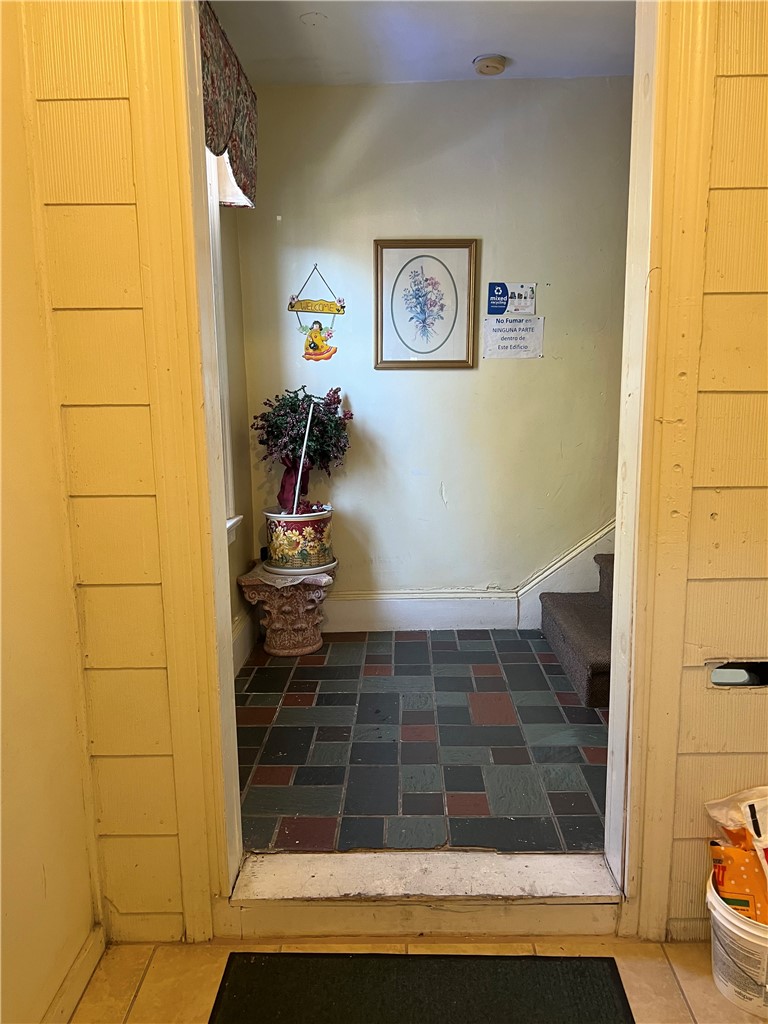 131 Mitchell Street Providence, RI 02907 - Photo 7 of 41