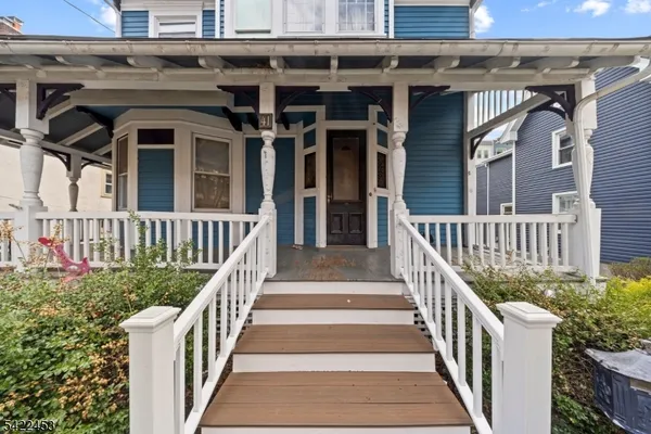 an outdoor view of a house