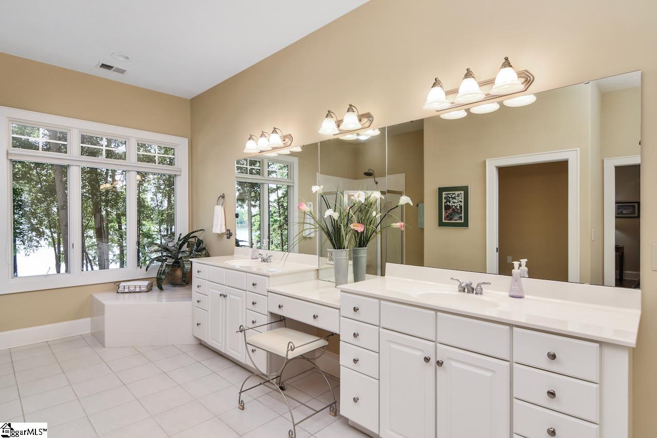 756 Navigator's Point Seneca, SC 29672 - Photo 23 of 36 Gallery Image 23