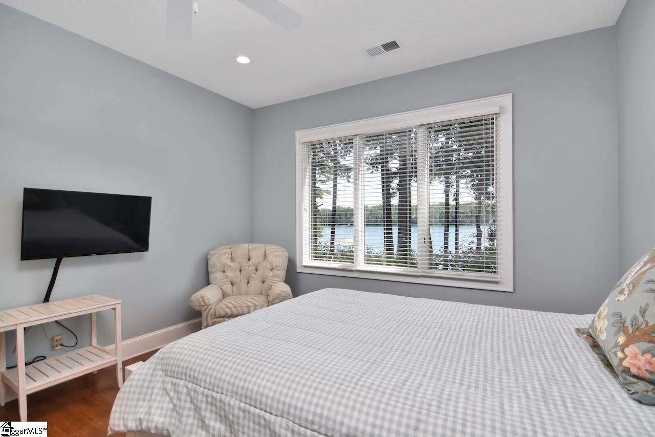 756 Navigator's Point Seneca, SC 29672 - Photo 32 of 36 Gallery Image 32