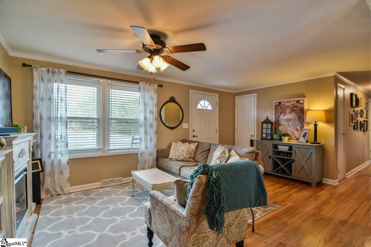 324 Pollard Road Simpsonville, SC 29681 - Photo 3 of 19 Gallery Image 3